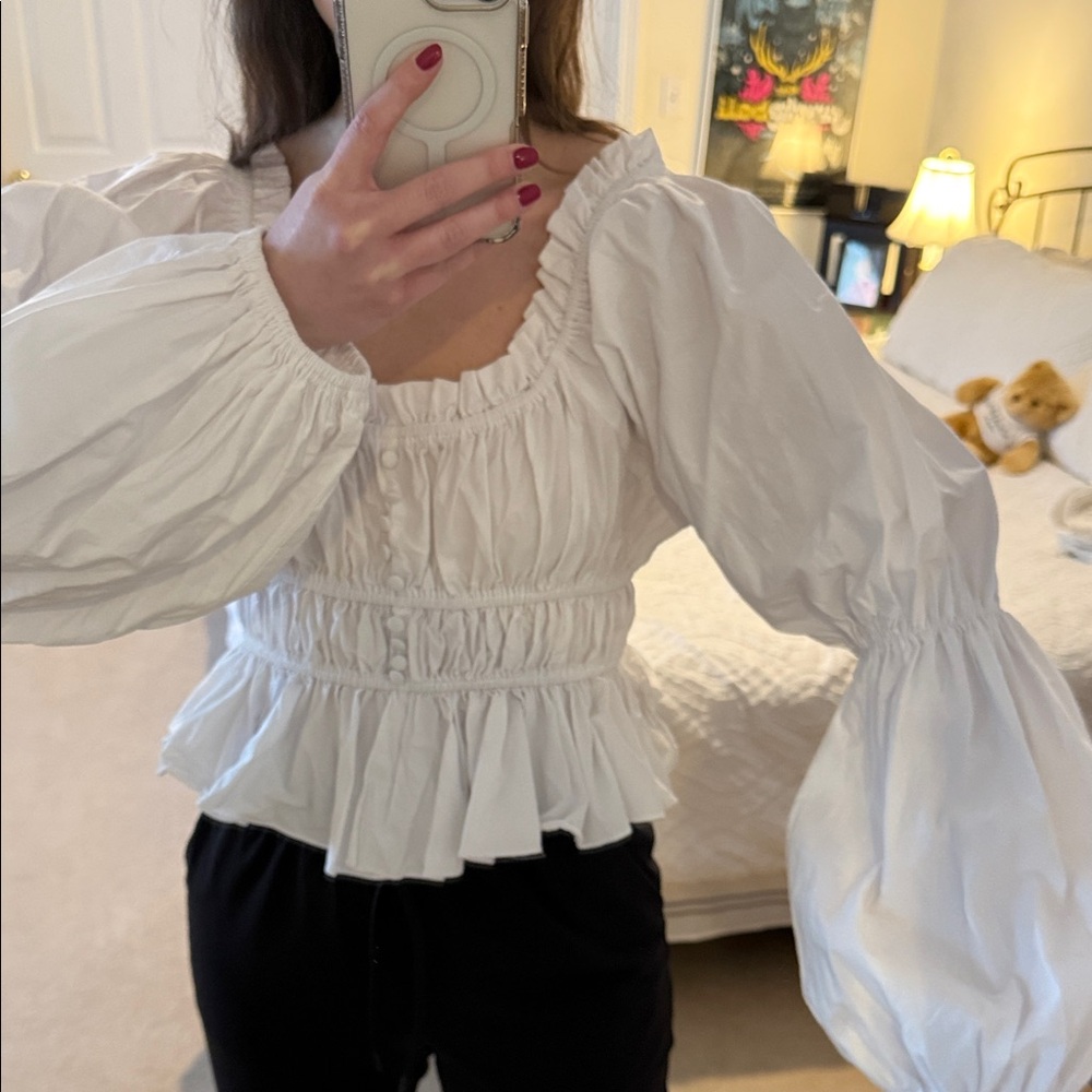 Chic White Ruffled Blouse - Picture 4 of 5
